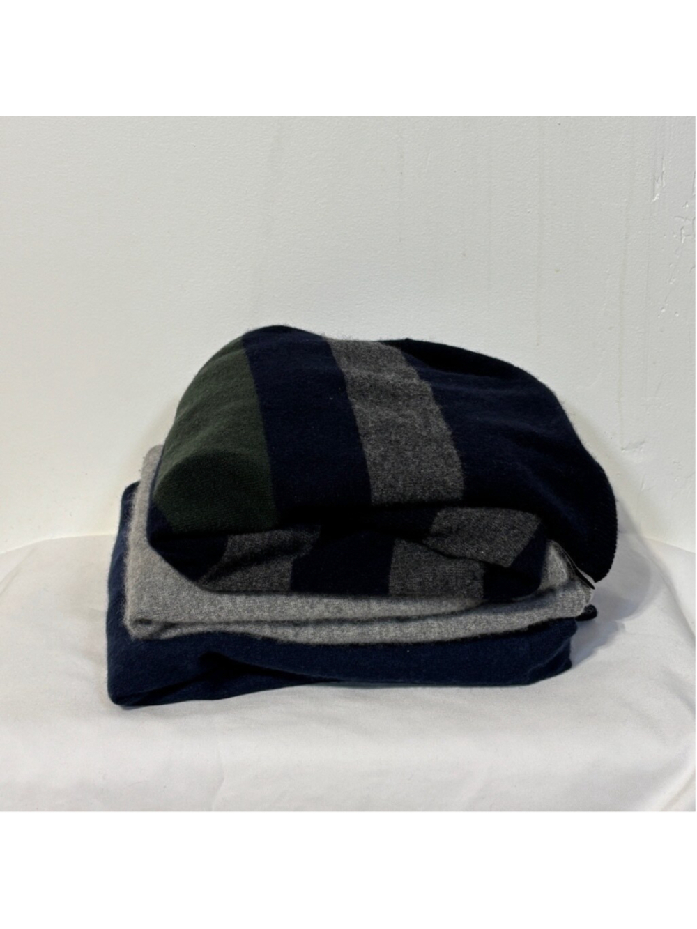 Cashmere Craft Lot Navy Blue Gray Sweaters 100% Cashmere 650 grams Flaws